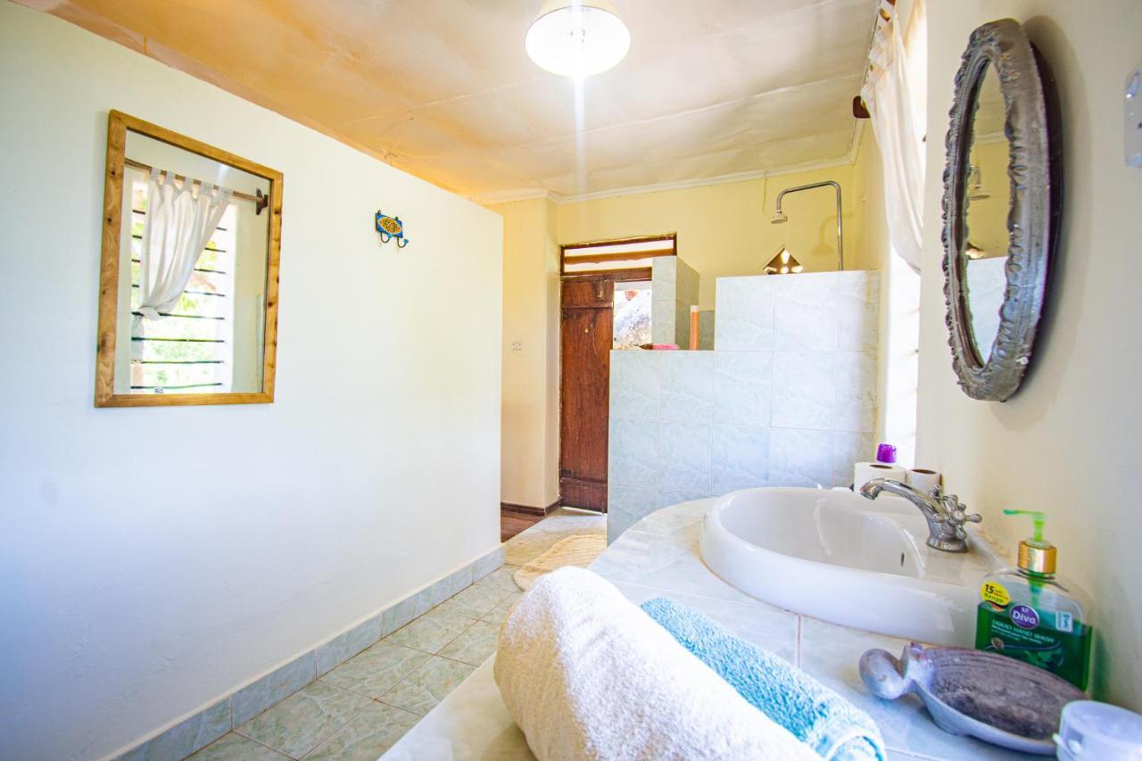Mami Wata House Bed & Breakfast Kwale ภายนอก รูปภาพ